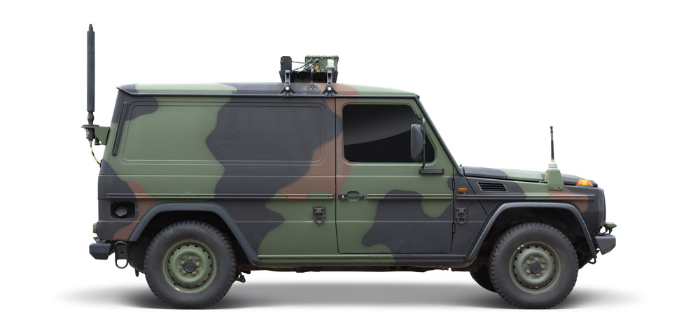 In Tarnfarben lackiertes Militärfahrzeug